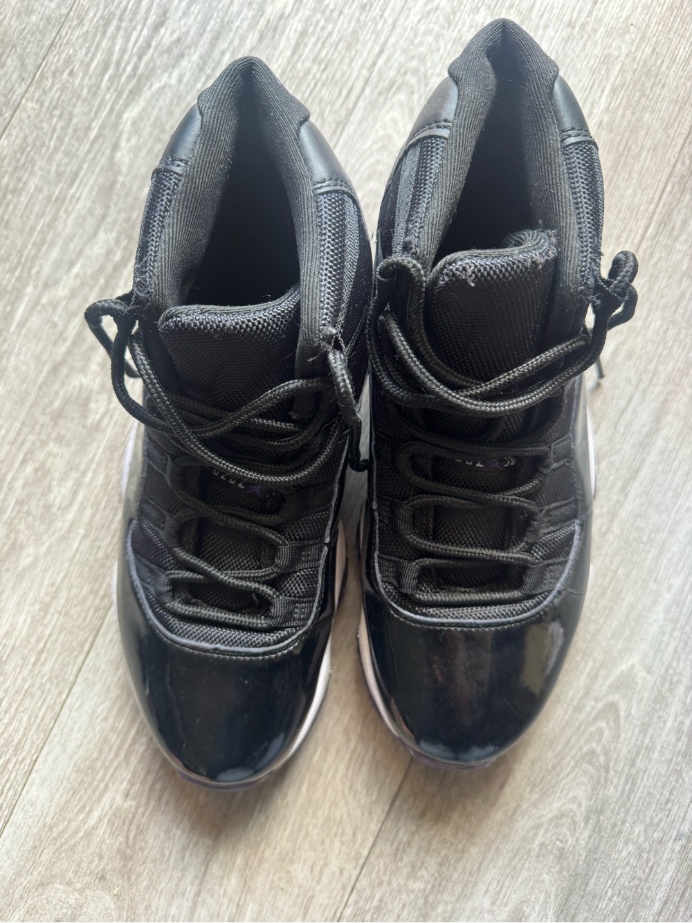 Air Jordan 11 - black grape Sz 8.5